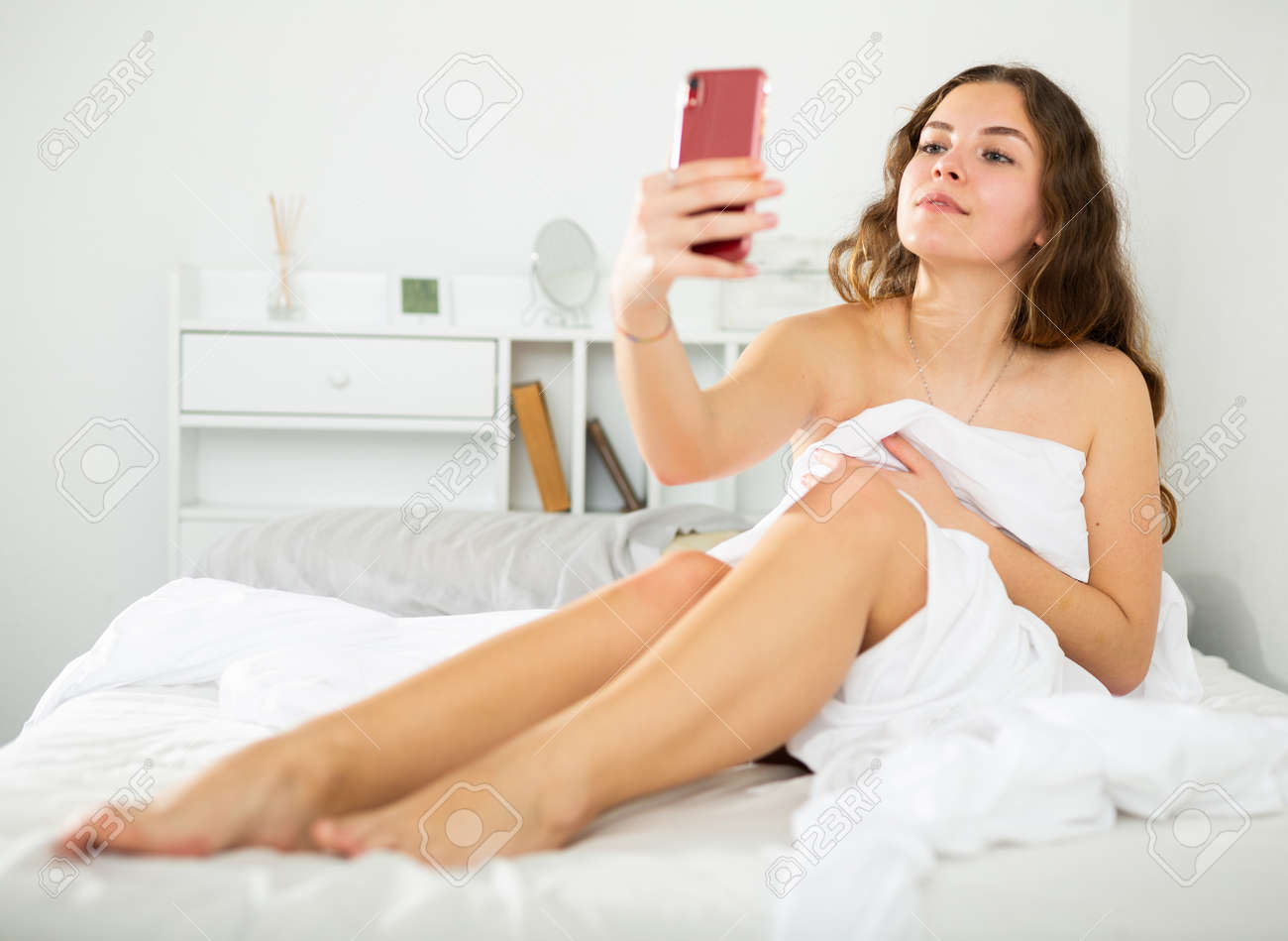 Naked Selfie In Bed whitout reg