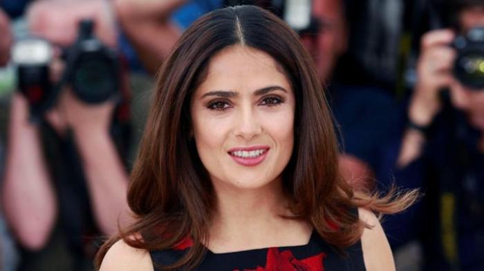 chris dema share salma hayek pornografia photos