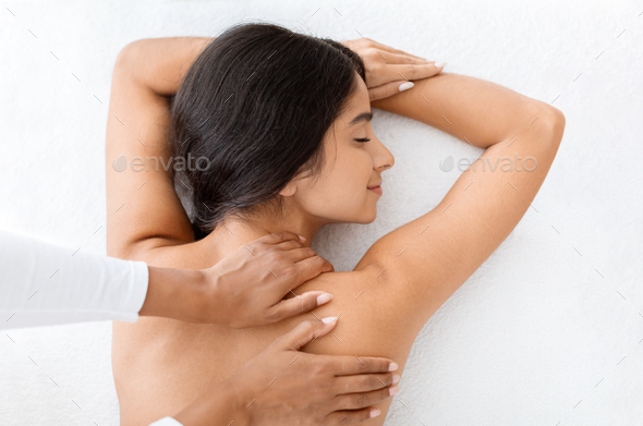 lady naked massage