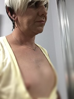 mature women downblouse