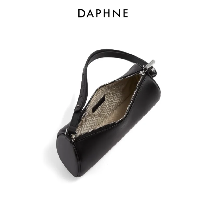 black pearls india recommends Daphne Rsen