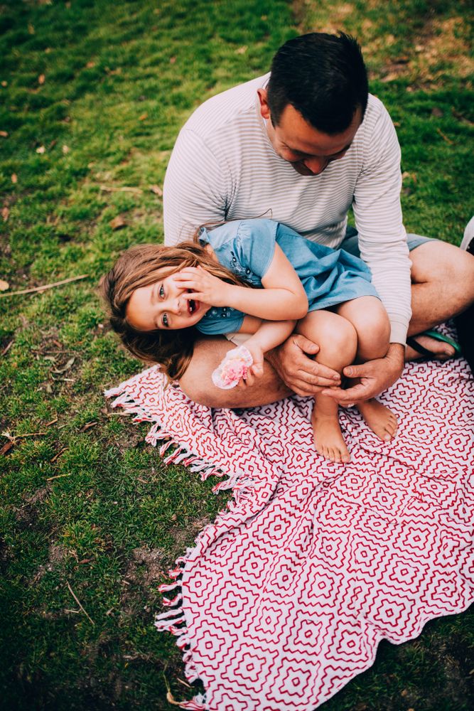 alice horowitz add photo daughter sits on dads lap