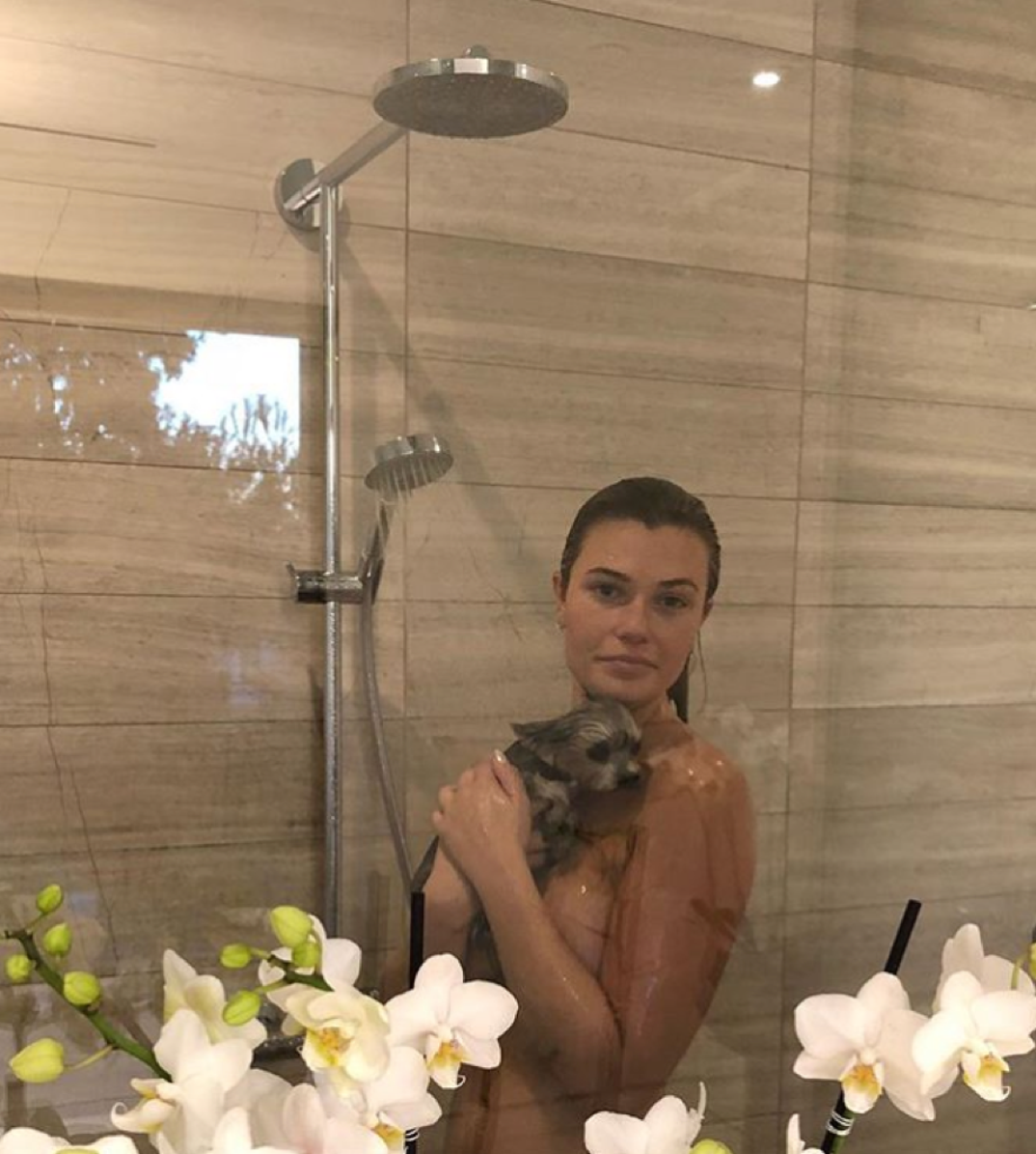 carol hubing share hot babe taking shower photos