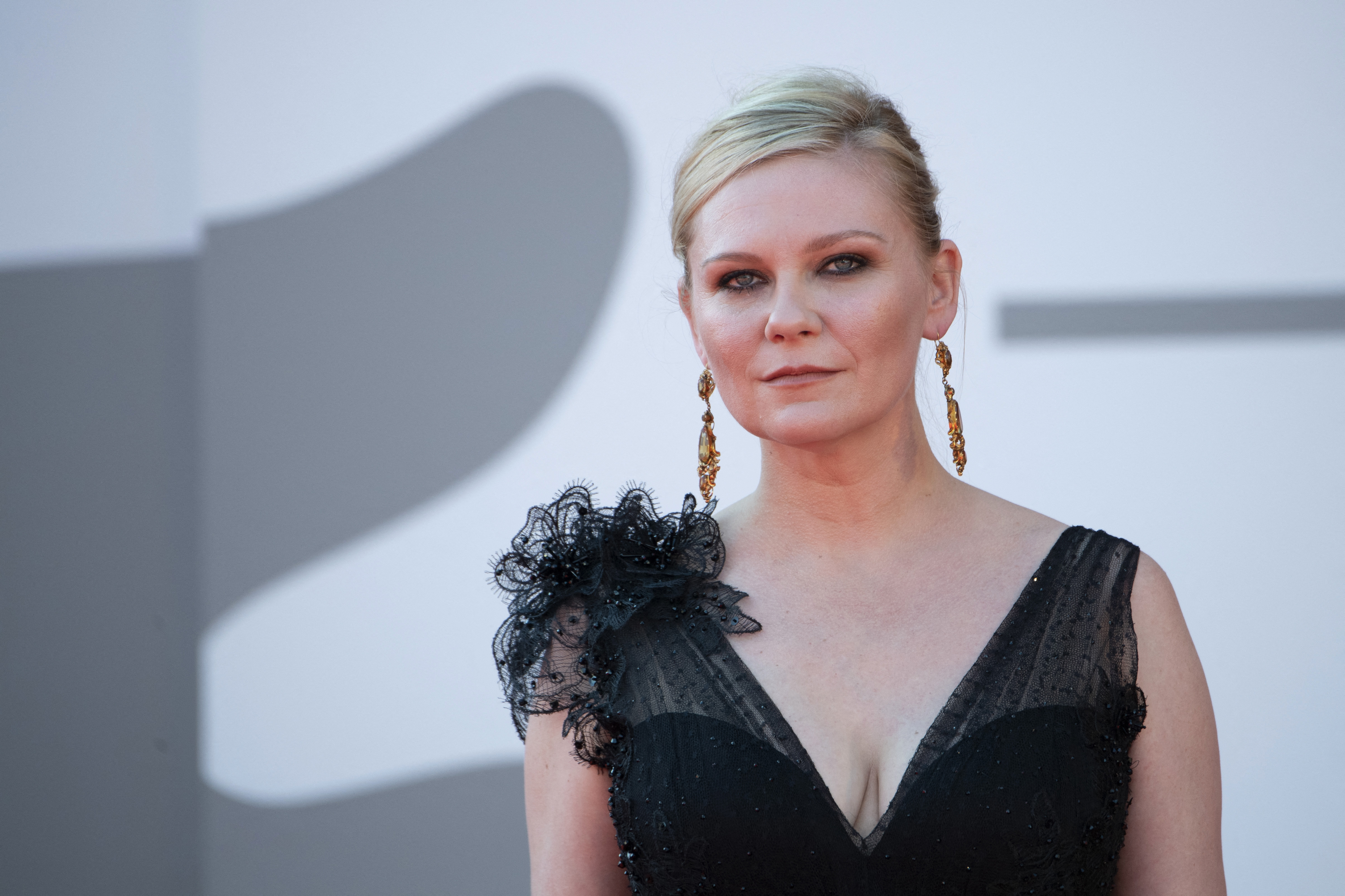 deniz erdil recommends kirsten dunst leaked pic